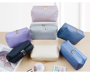 Set di borse per cosmetici in pelle PU testurizzata in sette colori con zip dorate