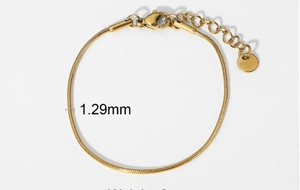 Detail of 1.29mm gold-plated stainless steel snake chain bracelet with lobster clasp