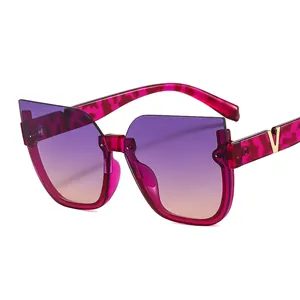 Chic cat-eye sunglasses with purple gradient lenses and red tortoiseshell frames