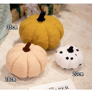 Plush pumpkin pillows in three sizes: 20cm, 28cm and 35cm, in soft textured teddy fleece