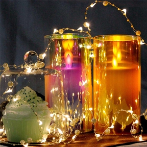 Catena luminosa a LED con perle e candele di vetro per un'atmosfera festiva