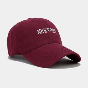 Berretto da baseball bordeaux in cotone con ricamo New York bianco, vista laterale