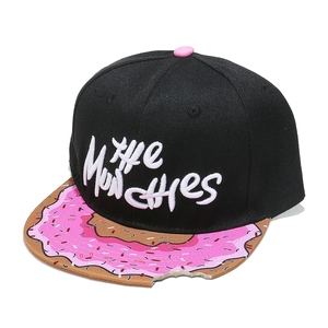 Détail de la broderie The Munchies et visière donut avec design de morsure unique