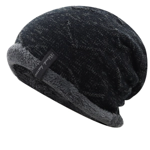 Berretto invernale in maglia spessa con fodera in pile ed etichetta Black Humor