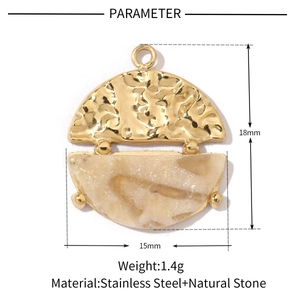 Detailed size and material diagram of a bohemian gold stainless steel shell pendant