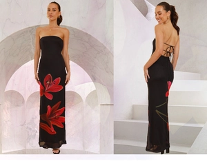 Robe bustier moulante dos nu avec imprimé lys rouge et détail de laçage à l'arrière