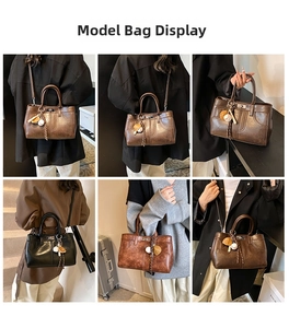 Vues détaillées du sac vintage marron porté en main et en bandoulière sur l'épaule