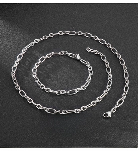 Ensemble collier et bracelet en acier inoxydable poli avec une finition miroir