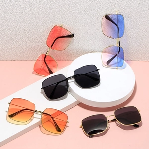 Retro Square Sunglasses Oversized Metal Frame UV Protection Fashion Eyewear For Men Women Outdoor Travel Driving