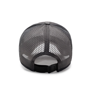 Rückansicht der grauen Mesh-Basecap mit verstellbarem schwarzem Snapback-Verschluss für Sport