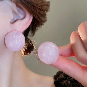 Pink marble resin round stud earrings with artistic white fluid patterns for women