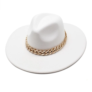 Weißer Wollfilzhut mit breiter Krempe und dicker goldener Gliederkette für Damen und Herren