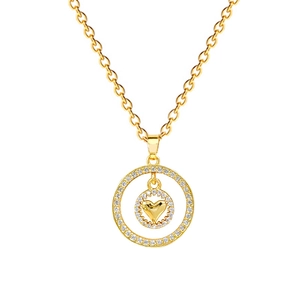 Elegante collana dorata con pendente a doppio anello e cuore decorato con zirconi