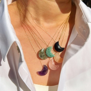 Vintage Stainless Steel Natural Stone Moon Pendant Necklace For Women Amethyst Rose Quartz Celestial Fashion Jewelry