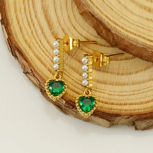 Orecchini pendenti vintage in oro 18 carati con smeraldo a cuore e perla da donna