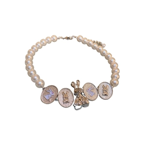 Collana di perle vintage francese con ciondoli a forma di coniglio in argento lucido