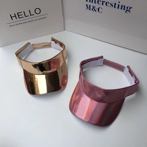 Visiere parasole metallizzate in ecopelle laser oro e rosa per sport all'aria aperta