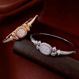 18K vergoldete gedrehte Kabelarmbänder mit funkelnder Zirkonschnalle in Gold und Silber