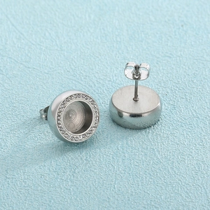 Silberne runde Ohrstecker-Fassungen mit glitzerndem Zirkonia-Rand für DIY-Schmuckbau