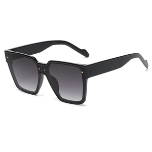 Classic oversized square sunglasses in glossy black with gradient grey lenses for women