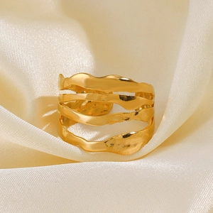 Bague ajustable dorée à vagues irrégulières multicouches avec design organique fluide