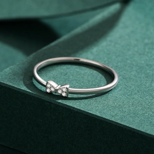 Elegant 925 sterling silver bow ring with sparkling pavé cubic zirconia gemstones