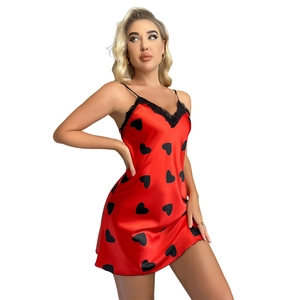 Nuisette en soie rouge avec dentelle noire et motif cœur, vêtement de nuit à col en V