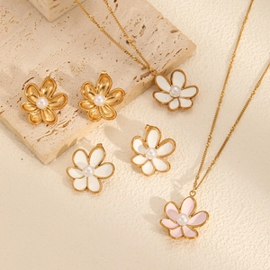 Flower Necklace And Earrings 18K Gold Plated Stainless Steel Enamel Artificial Pearl Jewelry For Women Elegant Niche Design