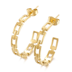 Elegant gold chain-link C-shaped hoop earrings made of durable stainless steel