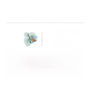 Detail view of flower hair clip showing dimensions 9.9cm and 4.2g weight with pearl