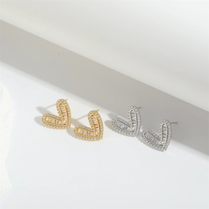 Elegant heart earrings in gold and silver finish with sparkling baguette cut crystals