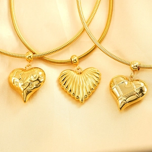 Collier Pendentif Coeur Plaqué Or 18K Acier Inoxydable 304 Chaîne Serpent Bijoux Mode Minimaliste Pour Femmes