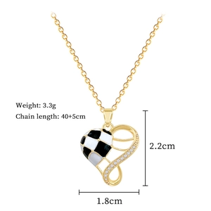 Detail showing weight 3.3g and chain size for the gold heart pendant necklace