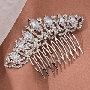 Elegant bridal hair comb with shimmering rhinestones and silver alloy crown design