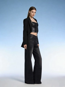Blazer da donna con top a fascia e jeans a gamba larga a vita alta in nero