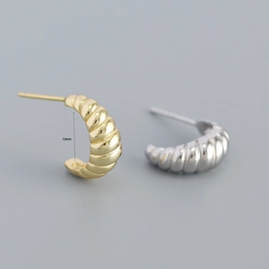 Minimalist 10mm geometric S925 silver croissant hoop earrings in gold and silver finish