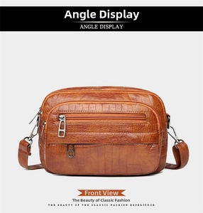 Détail de la texture crocodile marron et trois fermetures éclair sur le sac en PU