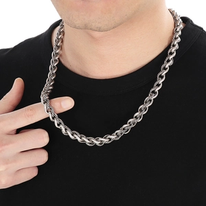 Detail of chunky silver twisted rope chain necklace on model with street style look