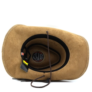 Vue intérieure du chapeau de cowboy en daim marron avec bandeau et cordon ajustable