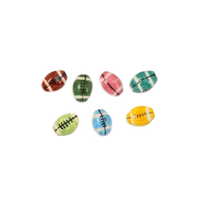 Detalle de cuentas de cerámica coloridas en forma de rugby para joyería y pulseras