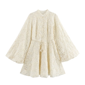 Robe Courte En Dentelle Rétro Française Élégante Avec Manches Ballon Col Montant Boutons Künstliche Perle Taille À Pompons Polyester Pour Femmes