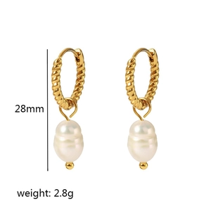 Orecchini a cerchio a spirale in oro 18k con perle barocche bianche, lunghezza 28mm