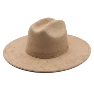 Chapeau de cowboy classique en daim marron camel avec large bord plat et style Fedora chic