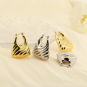 Minimalist Stainless Steel Geometric Hoop Earrings For Women 18K Gold Plated Textured Wavy Snake Pattern Fashion Jewelry Gift