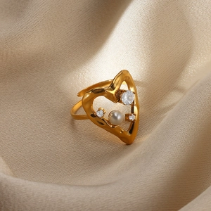 Gold-plated adjustable ring with hollow heart design, pearls and sparkling zircons