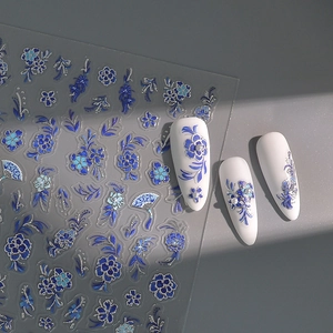 Autocollants ongles relief bleu avec bords argentés et motifs de fleurs 3D