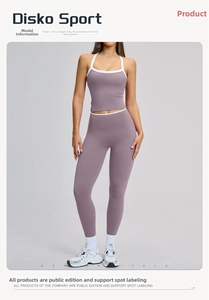 Dettaglio del set yoga lilla con bordo bianco a contrasto e schiena incrociata