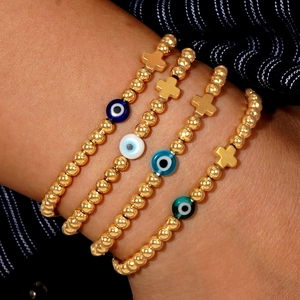 Ensemble de 4 bracelets à perles dorées avec perles mauvais œil colorées et croix