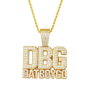 Hiphop-Halskette mit DBG-Anhänger in Gold mit glitzernden Kristallen und Kordelkette