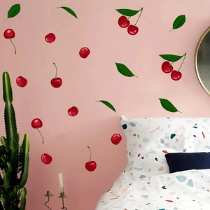 Rote Kirsch-Wandaufkleber für Kinderzimmer mit grünen Blättern auf rosa Schlafzimmerwand